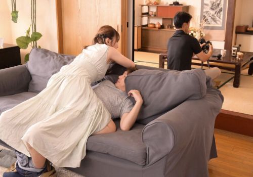 Chị dâu trụy lạc lén lút quan hệ với em chồng